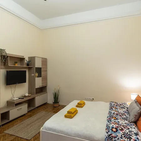 Harmony & Cute - Budapest